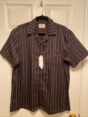 Tunevuse  Men’s Black Striped Short-Sleeve Button Down Shirt…size L